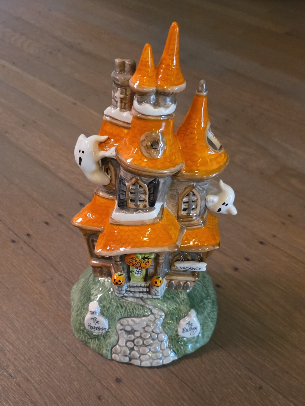 Blue Sky Clayworks (2020) : Howling Hills Hotel Tea Light Halloween